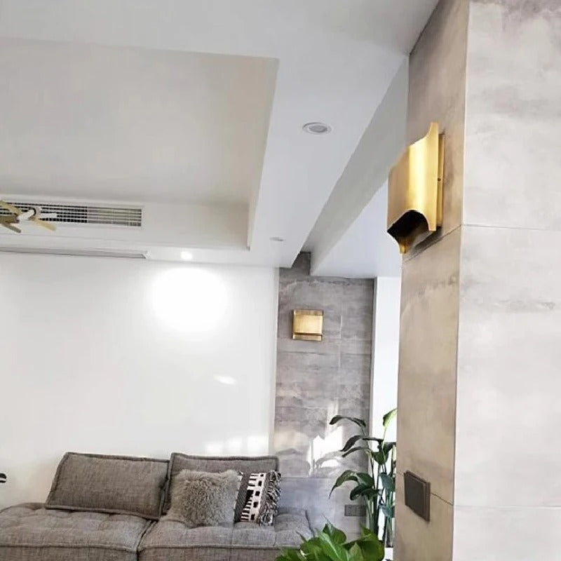 Alera Wall Lamp