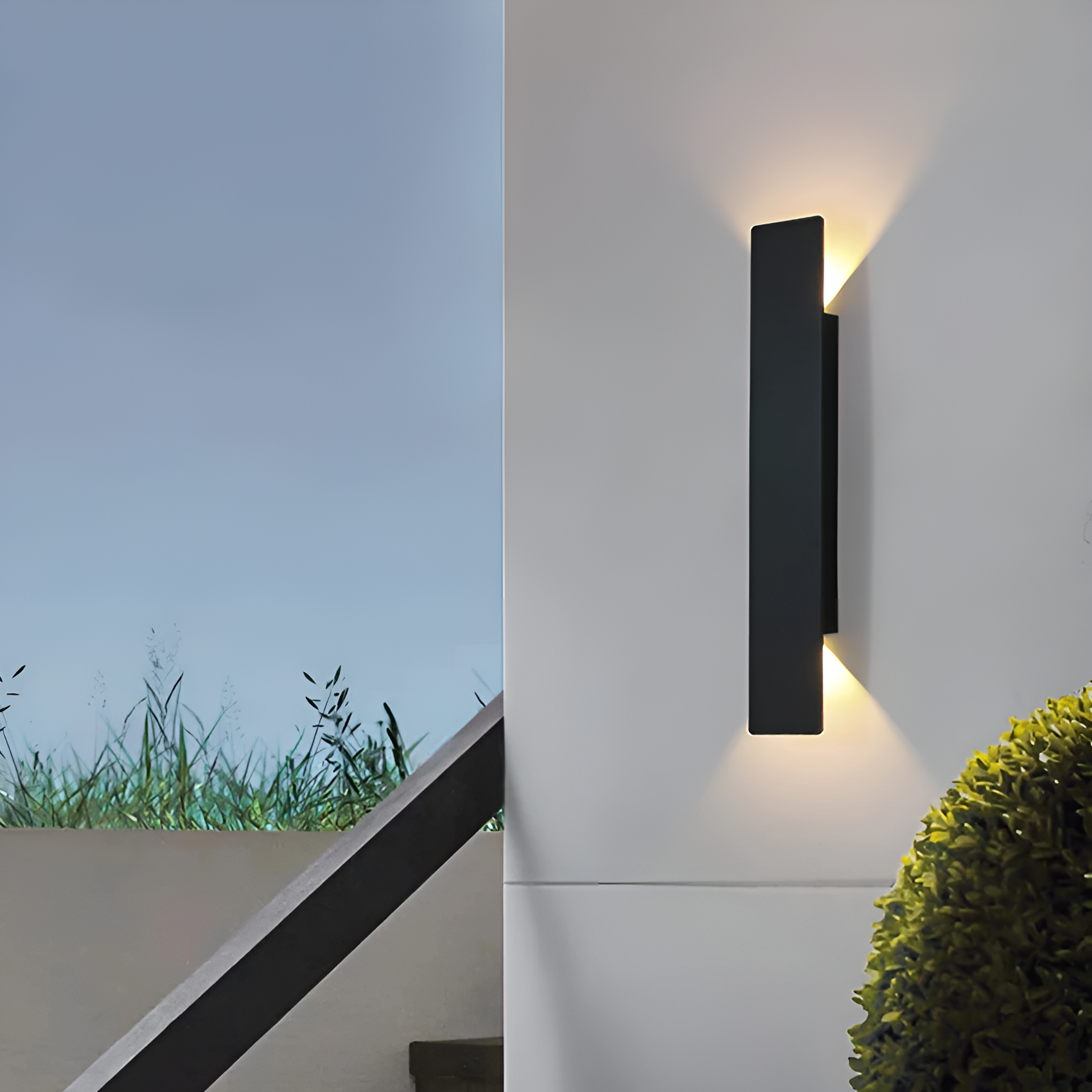 Avelia Modern Outdoor Sconce