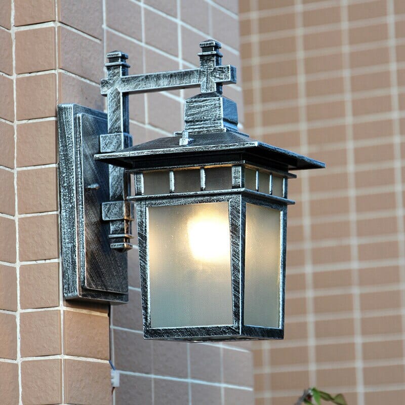 Retro Outdoor Yates Wall Lamp