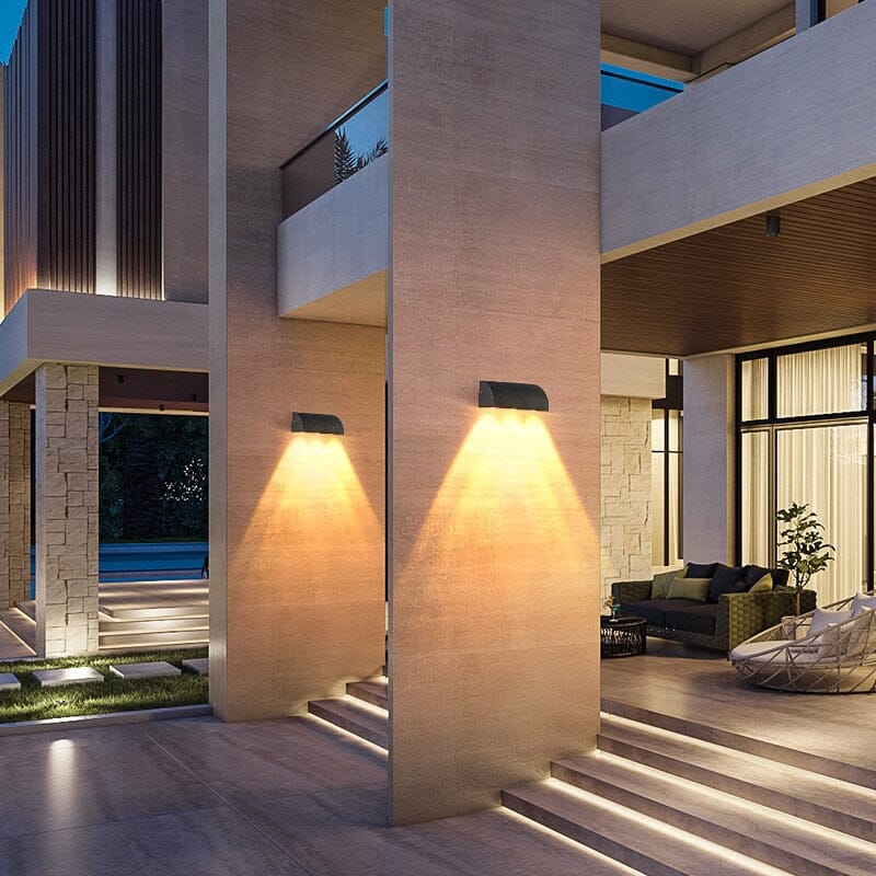 Brawn Outdoor Lamp