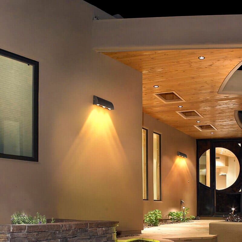 Brawn Outdoor Lamp